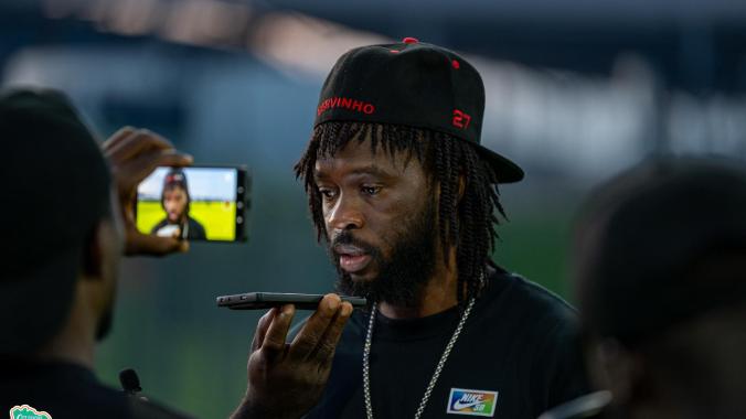 « Je suis plus proche du coach et des dirigeants, afin de ne pas perturber mes jeunes frères », soutient Gervinho. 
