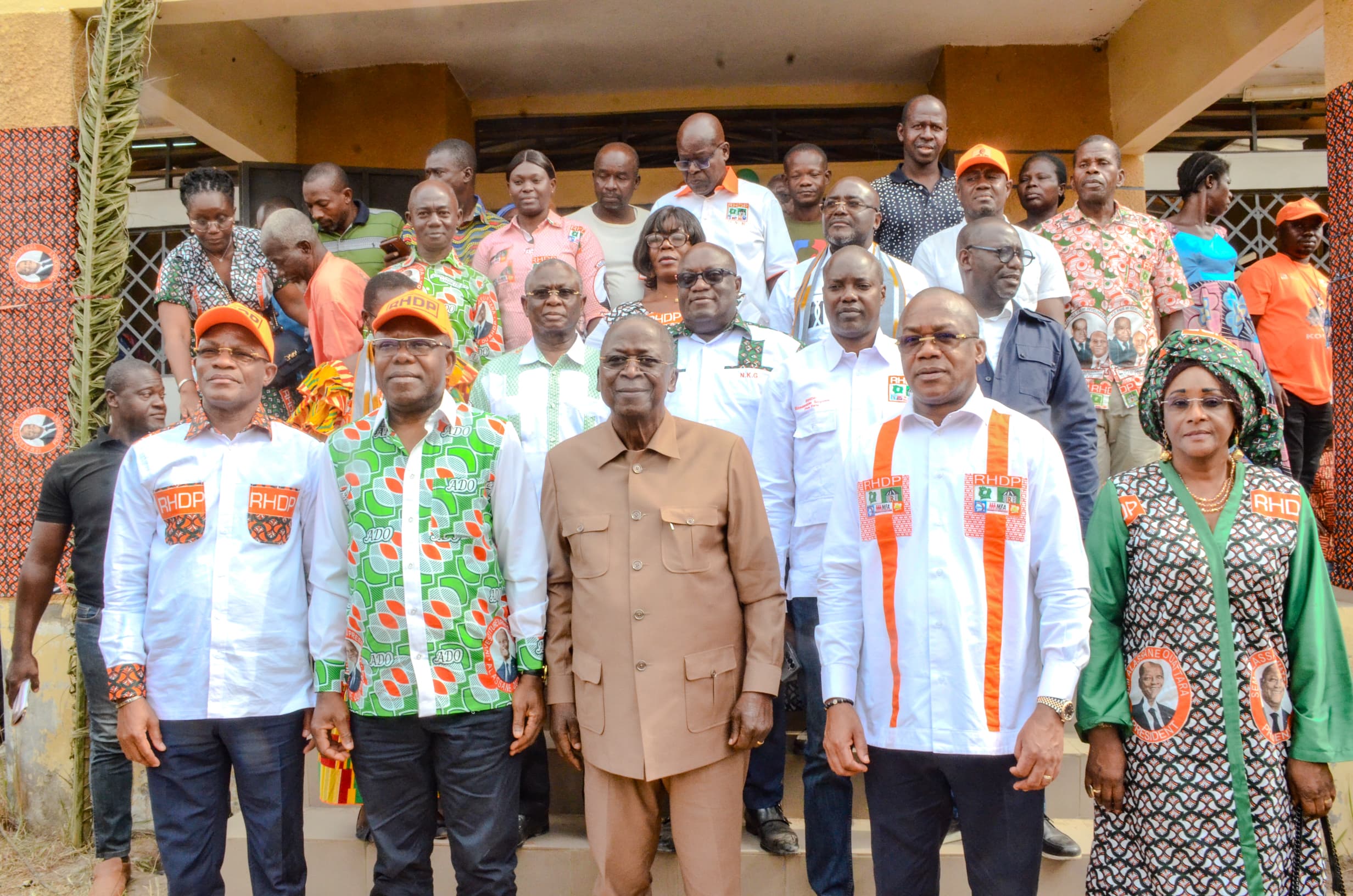 According to Jeannot Ahoussou (centered on the first line), the one and only father of the “12 labors of the African elephant” is named Henri Konan Bédié and no one else.