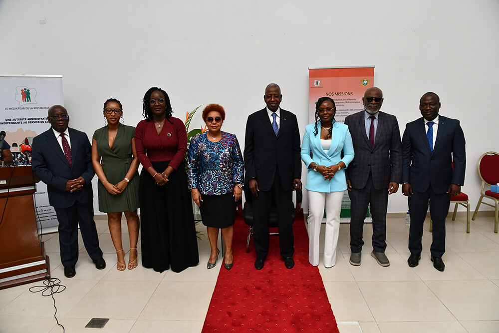 The Mediator, Adama Toungara (center), with members of the institution during the New Year's greetings ceremony.