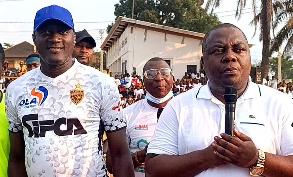 Le président de la plateforme Dir, Zadi Djédjé (au micro), au côté du député-maire de Gagnoa, Yssouf Diabaté. (Ph. DR)