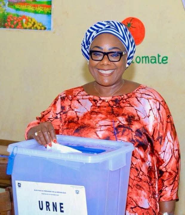 Anne Ouloto a voté à Toulepleu, samedi. 