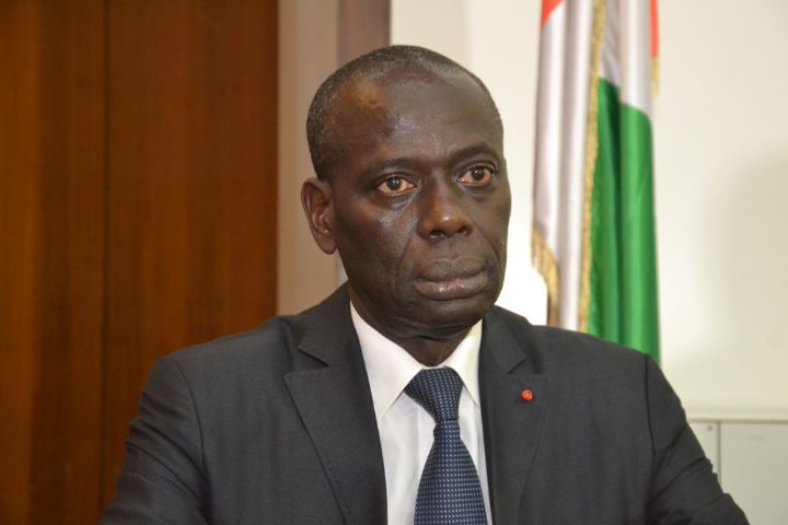 Le gouverneur du District autonome de Yamoussoukro (au centre) était présent à la cérémonie.