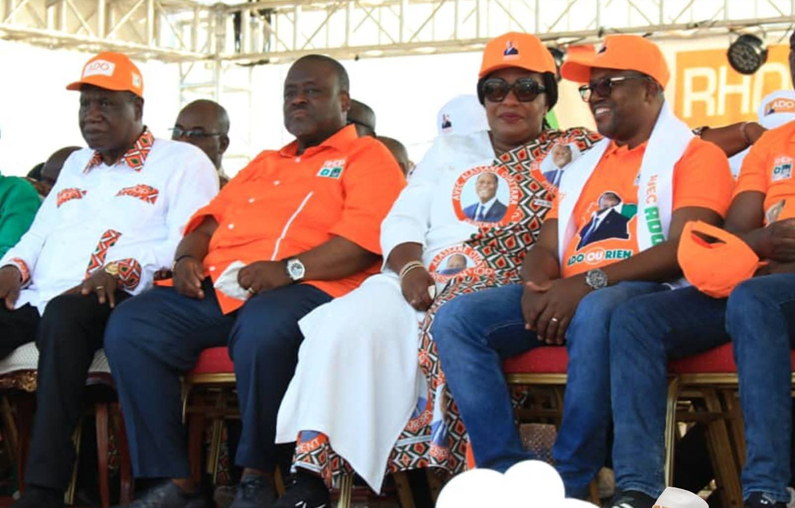 Ahoua N’Doli (à l’extrême gauche) et son équipe ont travaillé ensemble jusqu’à la victoire.