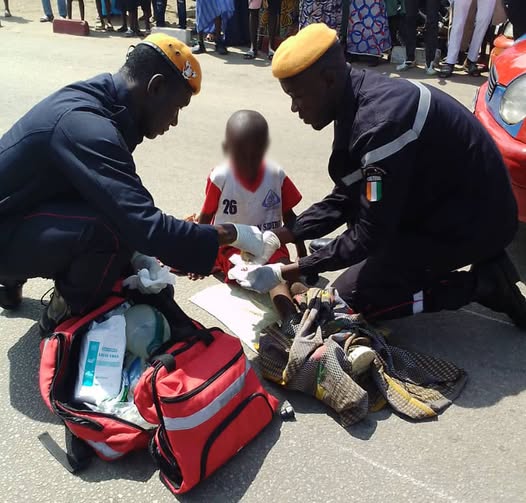 En plus de ce garçonnet, les pompiers civils ont apporté une assistance à d’autres victimes.
