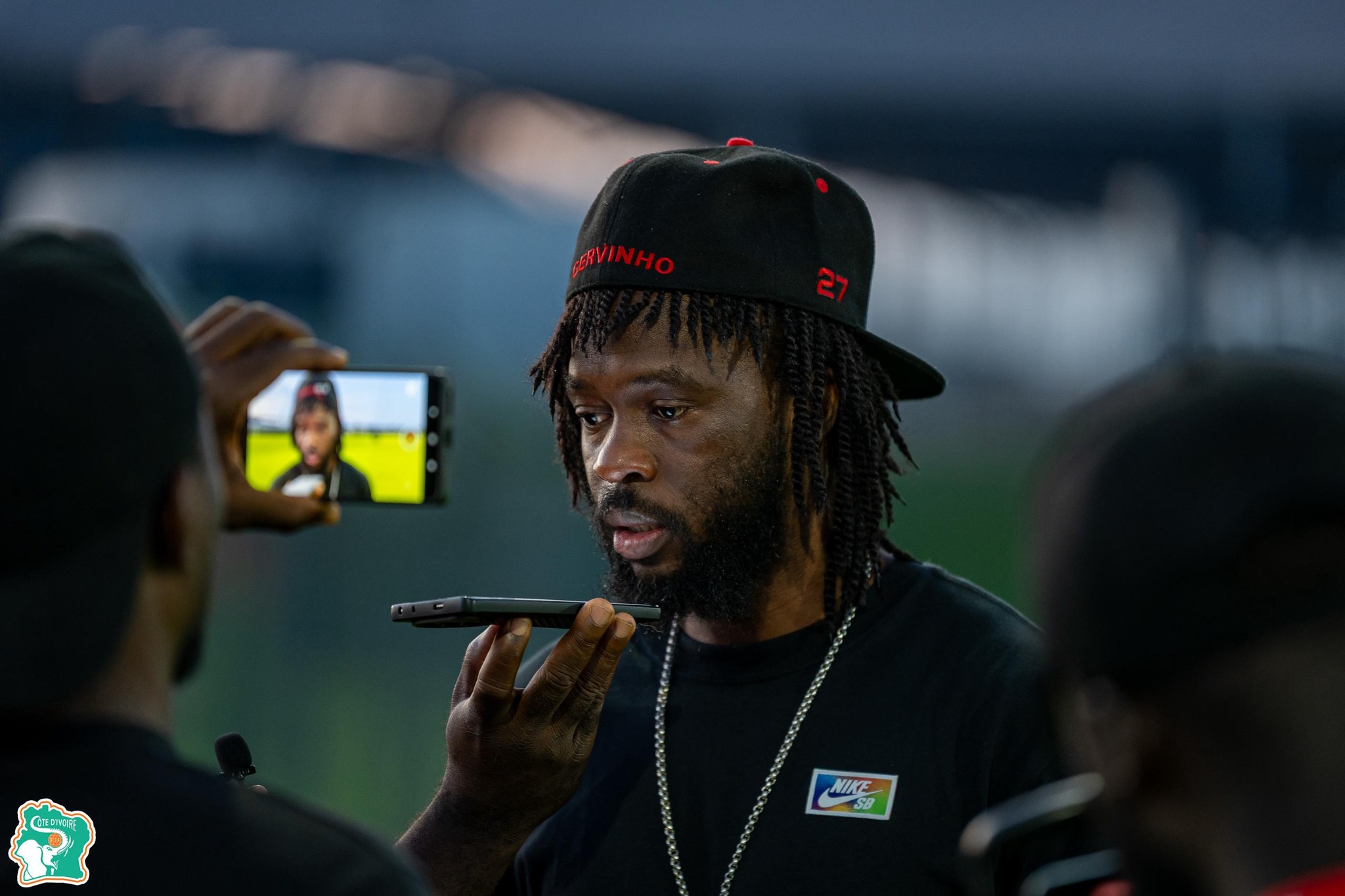 « Je suis plus proche du coach et des dirigeants, afin de ne pas perturber mes jeunes frères », soutient Gervinho. 