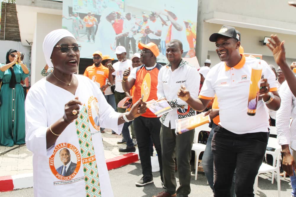 : Mariatou Koné a galvanisé les enseignants pour le ‘’un coup Ko’’ du président Ouattara à la présidentielle prochaine.