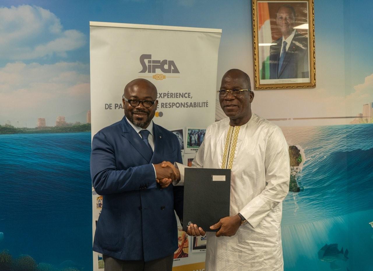 Le ministre Jacques Assahoré Konan (à droite) et Alassane Doumbia partagent la même vision.