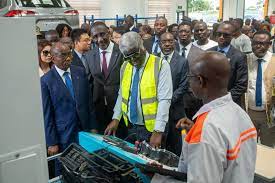 Beugré Mambé (au Centre) a à sa droite le ministre N'Guessan Koffi et bien d’autres personnalités