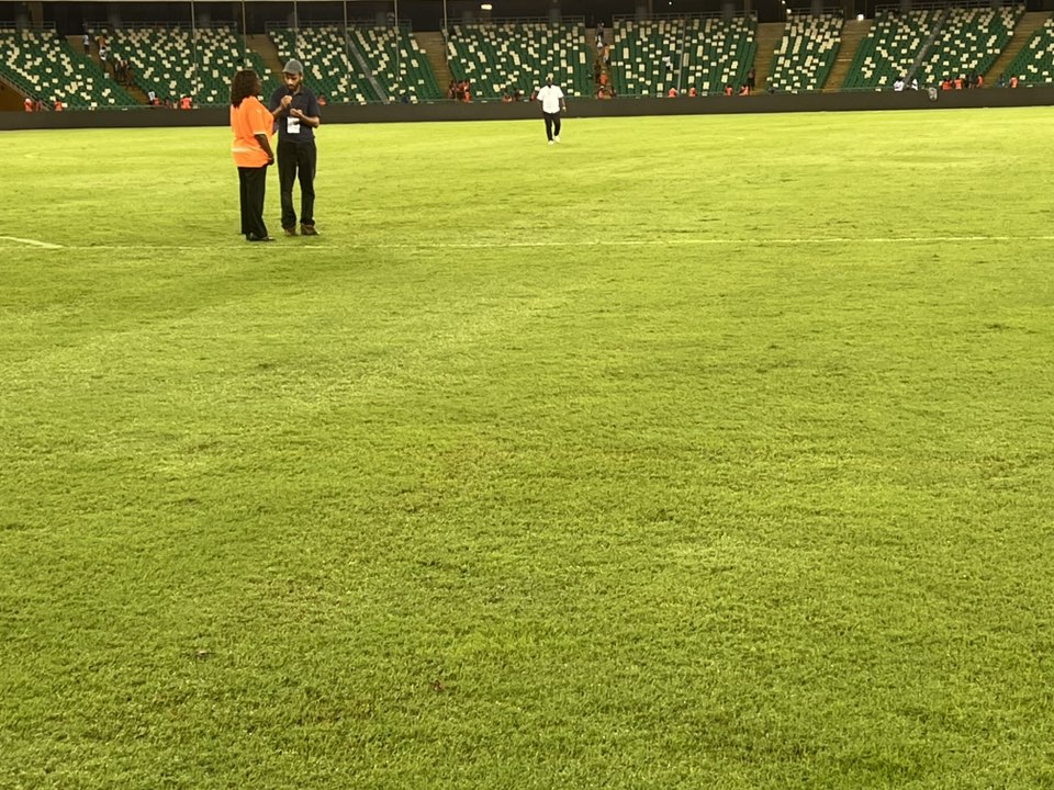 Selon Séraphin Douéhi, la pelouse du Stade d’Ebimpé est solide et son système de drainage fonctionne normalement.