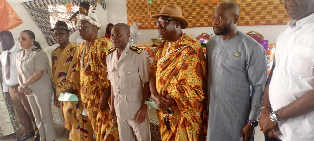 Des autorités politiques locales ont assisté à la cérémonie.