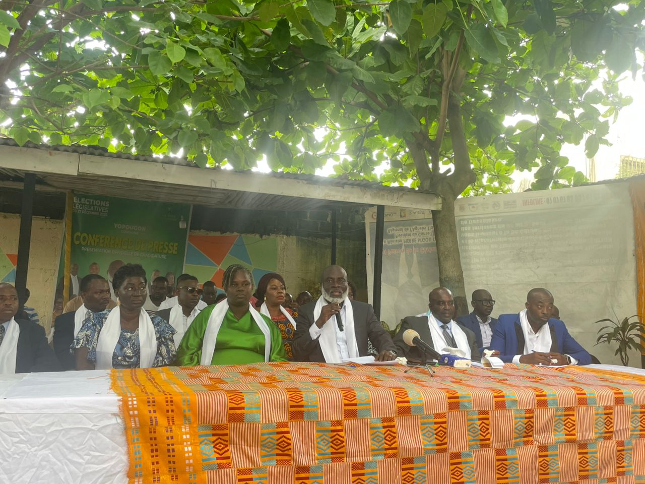 Juste Wilfried Koffi (au micro) a présenté sa liste aux populations de Yopougon.