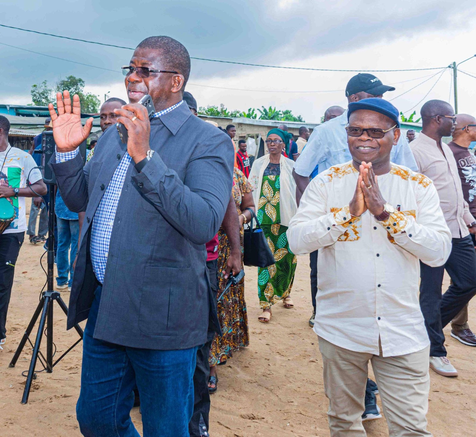Hien Sié (à gauche) en compagnie de Bakary Kamara, candidat du Rhdp à Tiapoum. 