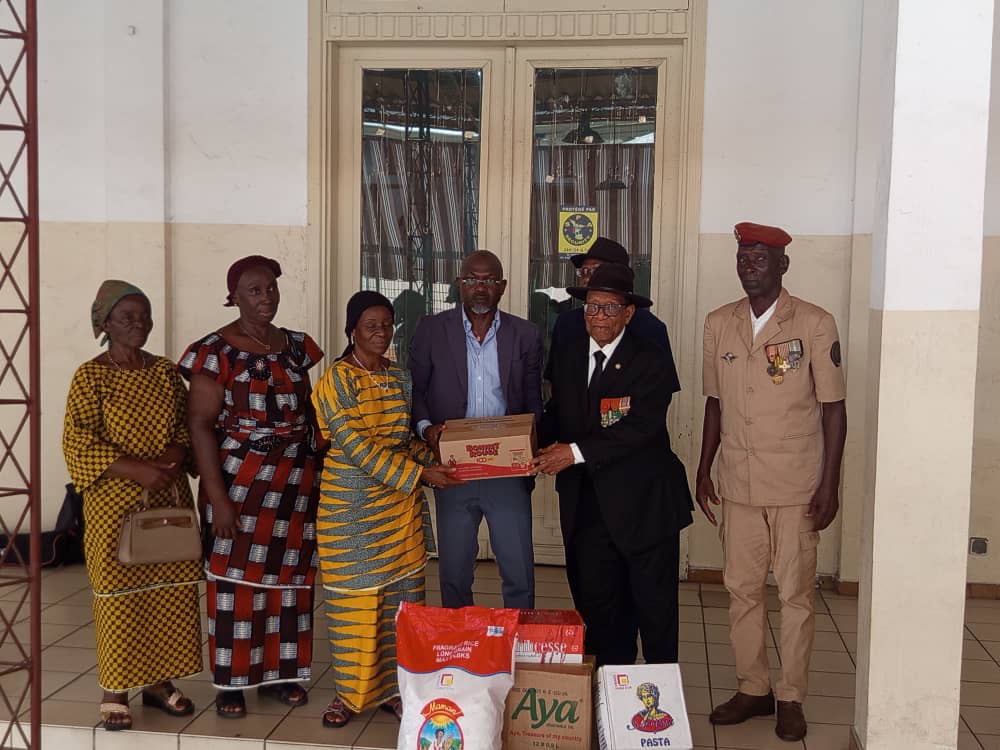 Cette cérémonie de remise de dons rappelle que la stabilité nationale de la Côte d’Ivoire se construit aussi par la reconnaissance des sacrifices du passé. (Ph. DR)