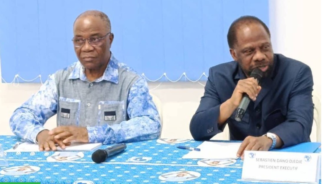 Sébastien Dano Djédjé, président exécutif du Ppa-Ci (au micro), a présidé cette réunion en présence du patron du secrétariat général, Jean-Gervais Tchéidé.  (Ph. DR)