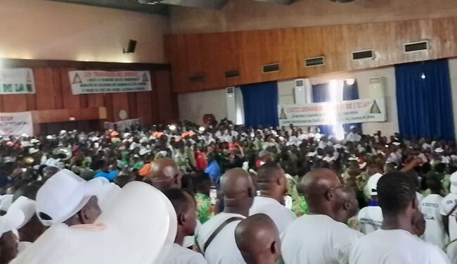 L’auditorium Adiko Niamkey était bondé de travailleurs. 