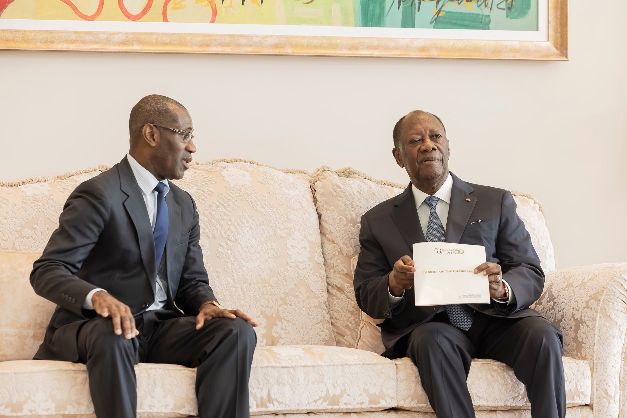 Le président Ouattara (à droite) a reçu un message du président de la Commission de l’Ua. 