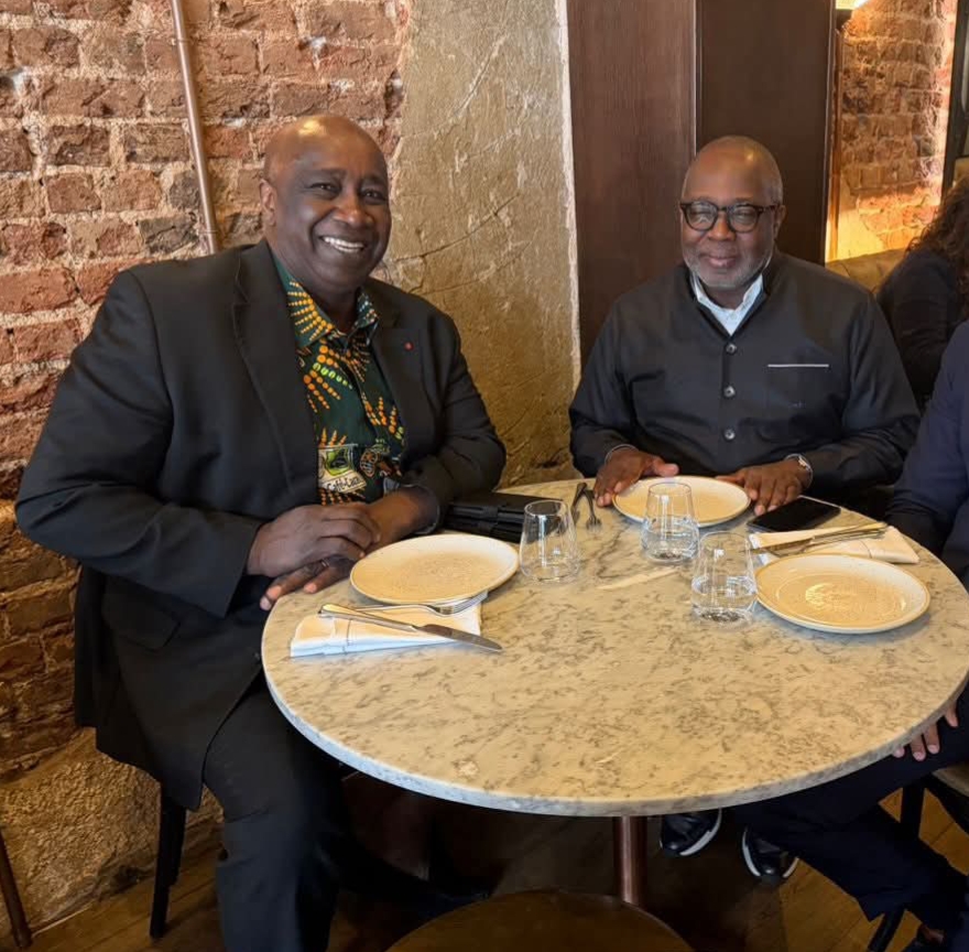 Malick Tohé (à droite) ici en compagnie de l'ambassadeur Aly Touré.