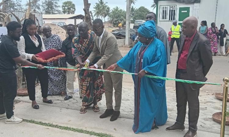 La coupure du ruban a lancé les activités de la Maison de l’art.