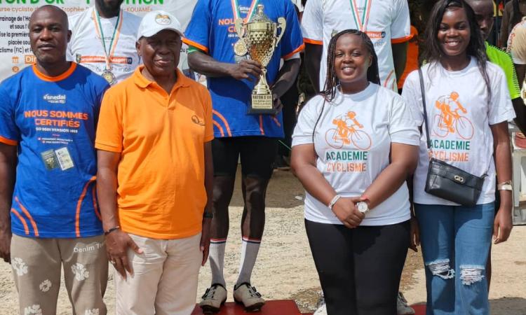 Andé Emmanuel (trophée en main) a été le plus régulier lors de cette course.
