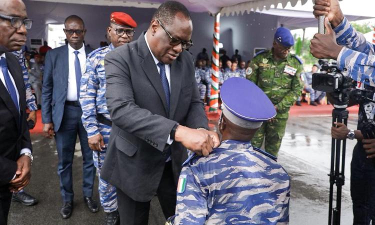 Le ministre d’Etat Téné Birahima Ouattara a invité les nouveaux officiers à servir avec loyauté.