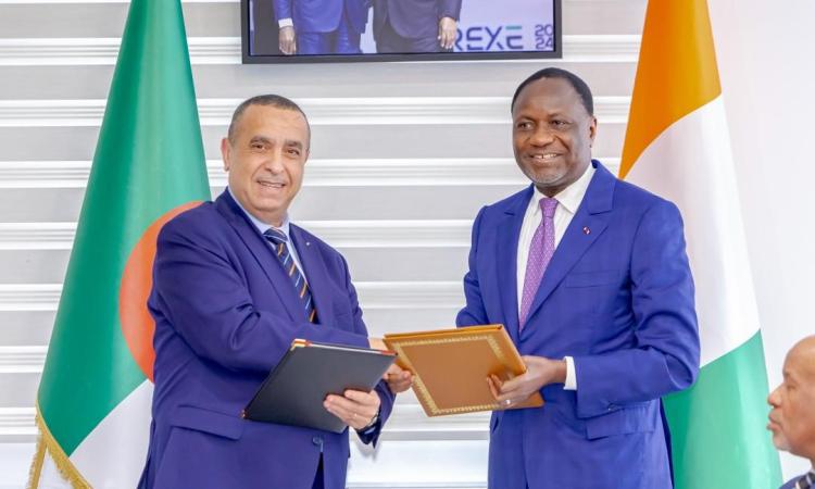 Sangafowa-Coulibaly (à droite) et son homologue algérien misent sur leur collaboration pour booster le secteur énergétique africain.
