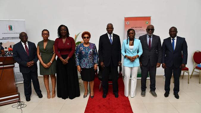 The Mediator, Adama Toungara (center), with members of the institution during the New Year's greetings ceremony.