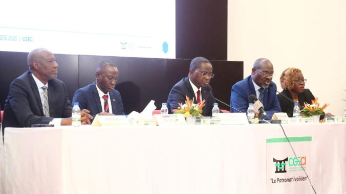 Ahmed Cissé (au centre) a exhorté les membres du Patronat à prendre part activement à la Cgeci Academy.