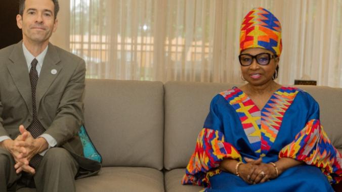 Dr Twining a notamment échangé avec la présidente du Conseil constitutionnel, Chantal Nanaba Camara (à droite).