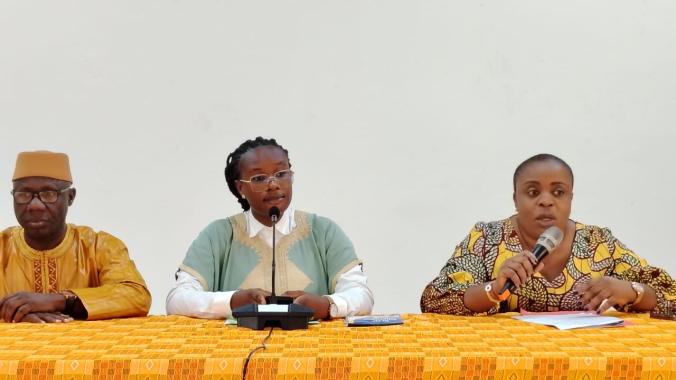 Doré Marie-Louise (à droite) a conduit la délégation du médiateur de la République à Anyama, Songon et Bingerville.