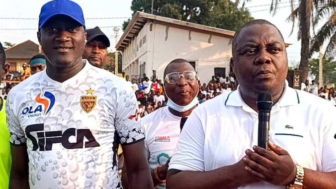 Le président de la plateforme Dir, Zadi Djédjé (au micro), au côté du député-maire de Gagnoa, Yssouf Diabaté. (Ph. DR)