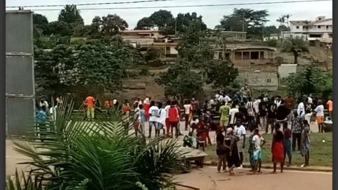 Des jeunes ont manifesté à Akoupé. 
