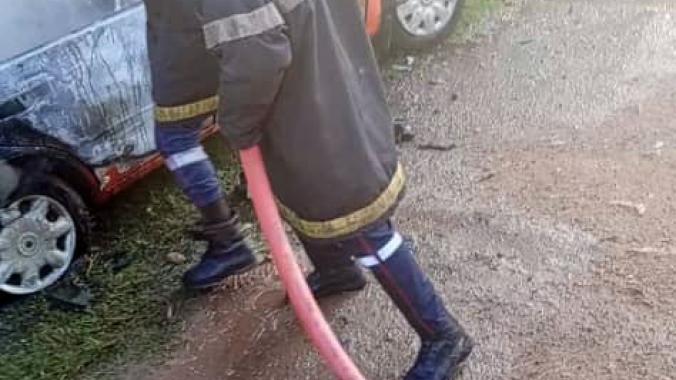 Des taxis ont été entièrement calcinés.