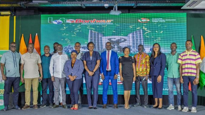 Check Oumar Diarra (au c.) a fait savoir que la Côte d’Ivoire a bénéficié en 2016 d’un centre de santé. (Ph. DR)