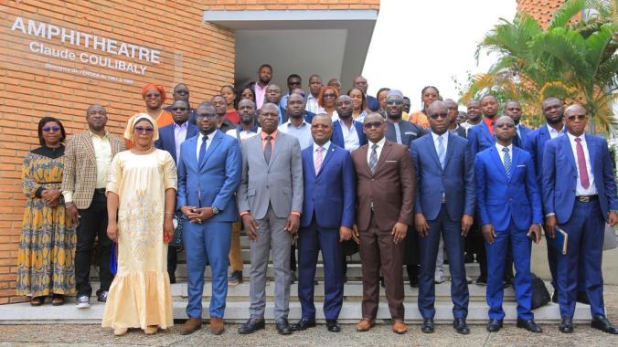 Pr Kouakou (3e au 1er plan à partir de la gauche) a rappelé l’importance de la Snds. 