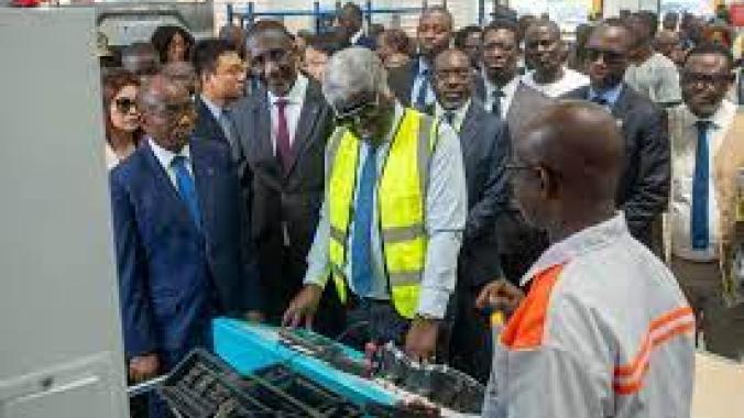 Beugré Mambé (au Centre) a à sa droite le ministre N'Guessan Koffi et bien d’autres personnalités