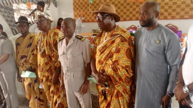 Des autorités politiques locales ont assisté à la cérémonie.