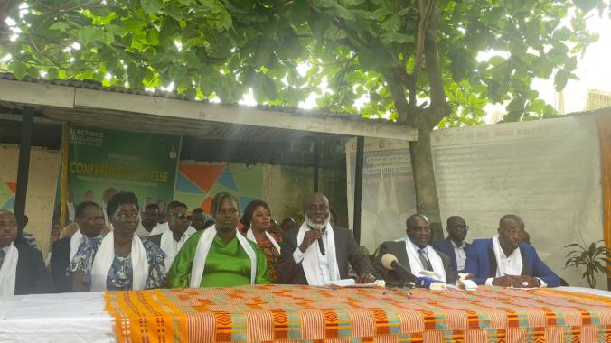 Juste Wilfried Koffi (au micro) a présenté sa liste aux populations de Yopougon.