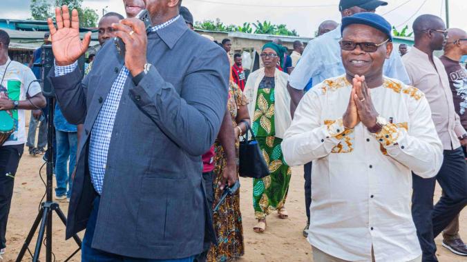 Hien Sié (à gauche) en compagnie de Bakary Kamara, candidat du Rhdp à Tiapoum. 