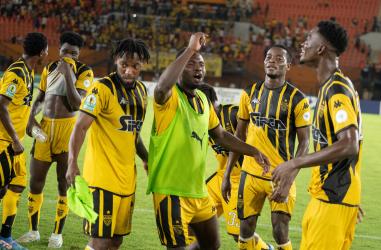 The Asec Mimosas players celebrating their qualification.